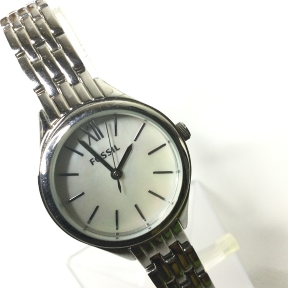 FOSSIL LADIES PETITE SILVER MOTHER OF PEARL WATCH